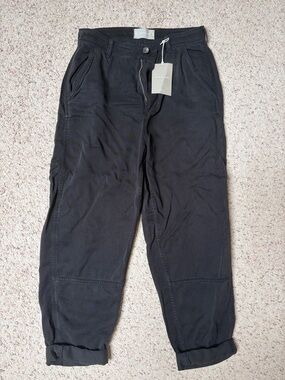 Everlane Women’s The Relaxed Chino in Black